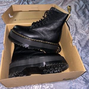 Dr.martens air wave pascal max